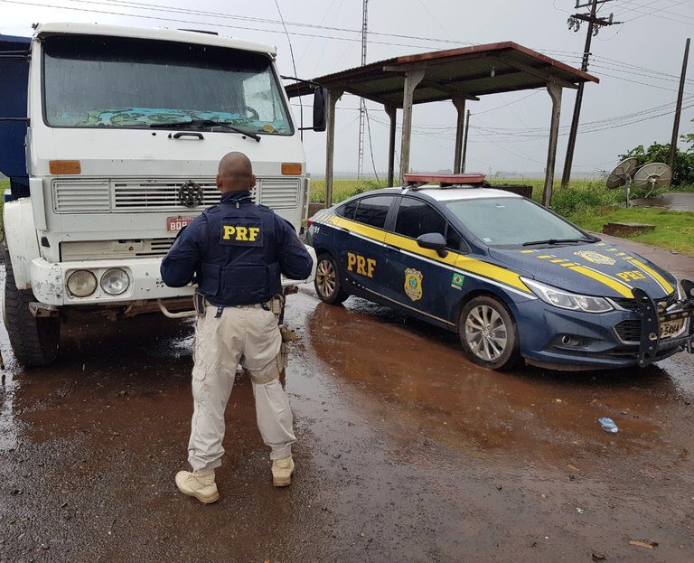 PRF recupera caminhão Volkswagen roubado, em Mato Grosso do Sul